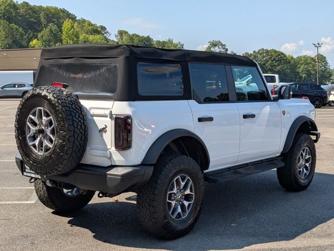 Used 2024 Ford Bronco Badlands AWD/4WD image 9