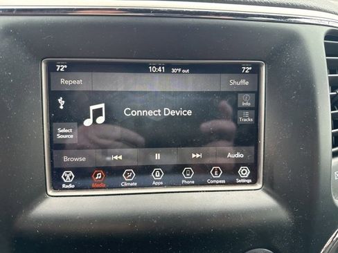 Used 2019 Jeep Grand Cherokee Laredo image 16