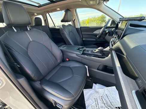 Certified 2026 Toyota Grand Highlander Platinum image 27