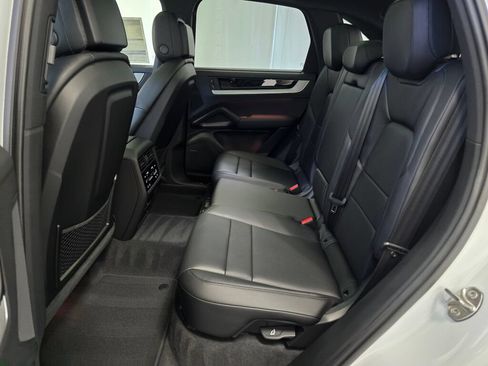 Certified 2025 Porsche Cayenne S AWD/4WD image 21