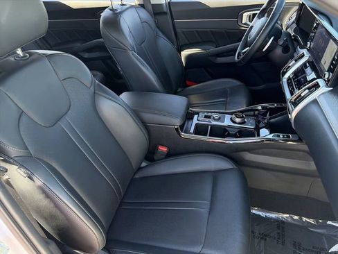 Used 2022 Kia Sorento SX w/ Panoramic Sunroof Package image 12