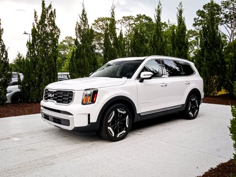Used 2025 Kia Telluride S FWD image 7