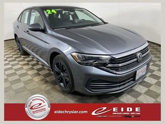 Used 2024 Volkswagen Jetta SE w/ Panoramic Sunroof Package FWD video 1