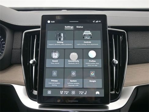 New 2026 Volvo XC90 B6 Plus w/ Protection Package Premier image 16