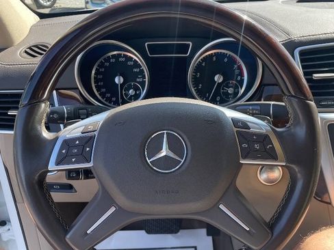 Used 2016 Mercedes-Benz GL 550 4MATIC image 23