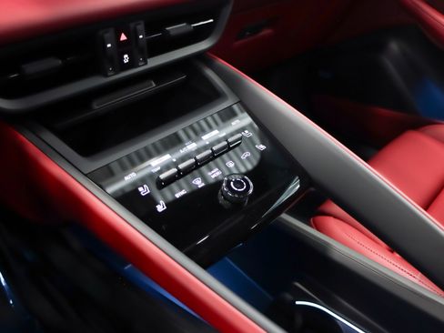 New 2026 Porsche Macan 4 Electric image 15