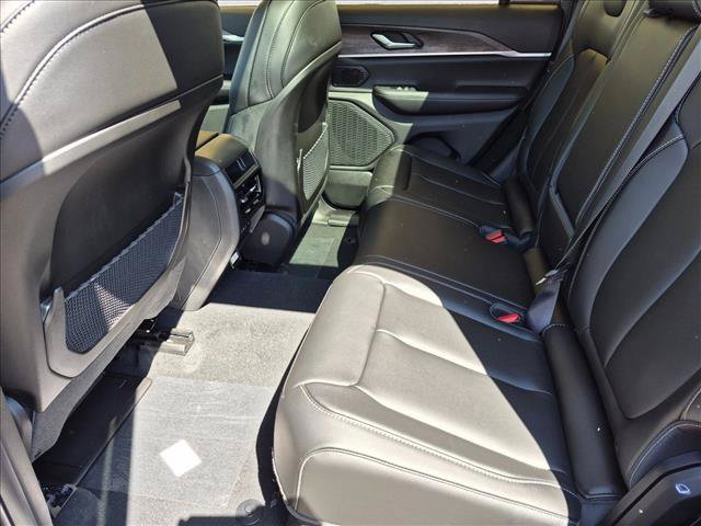 New 2026 Jeep Grand Cherokee Limited AWD/4WD image 17