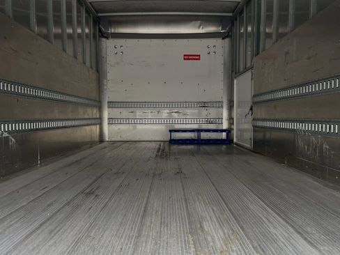 Used 2017 Chevrolet Express 4500 Extended image 12