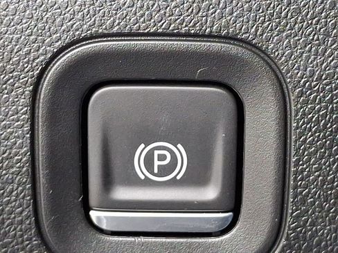 Used 2020 Chevrolet Silverado 1500 Custom w/ Custom Value Package image 22