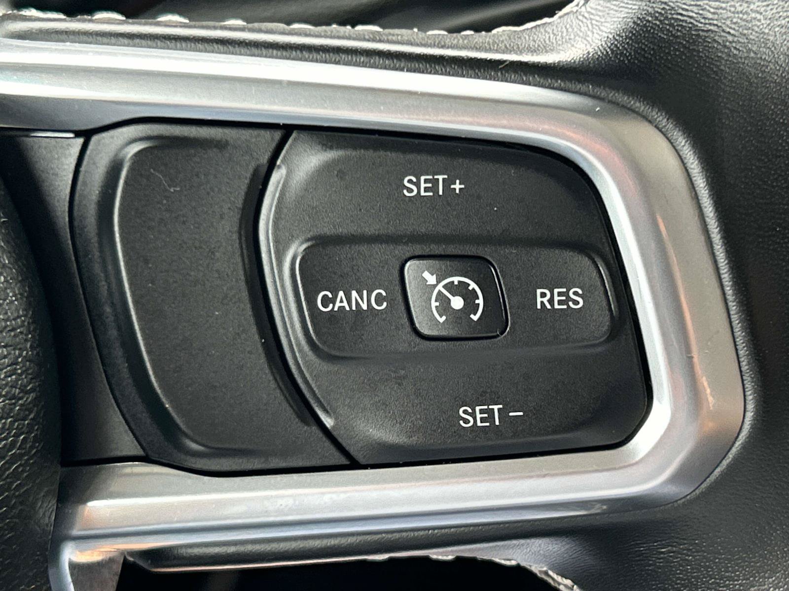Used 2022 Jeep Gladiator Overland w/ Popular Equipment Package AWD/4WD image 37