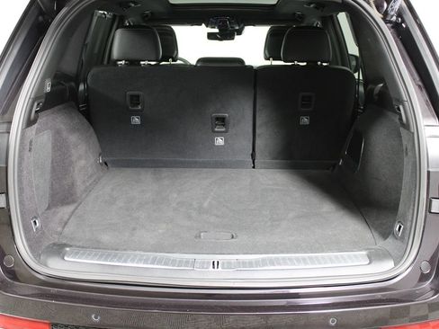 Used 2022 Jeep Grand Cherokee Overland w/ Luxury Tech Group IV image 34