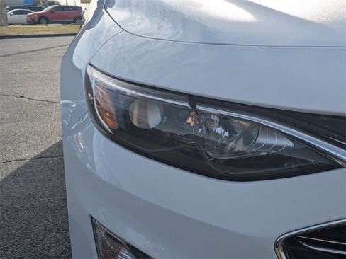 Used 2024 Chevrolet Malibu LT image 9