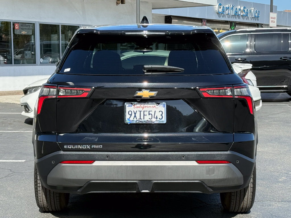 Used 2026 Chevrolet Equinox LT AWD/4WD image 8