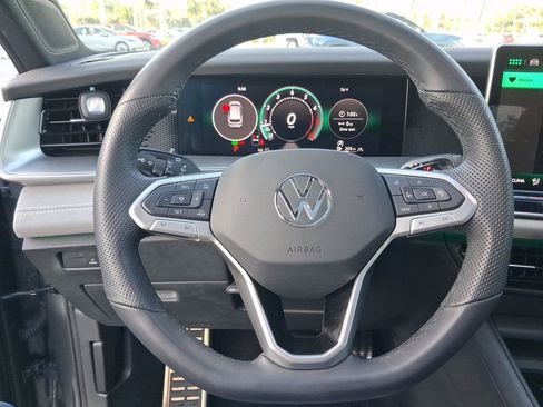 Used 2026 Volkswagen Tiguan SE R-Line image 18