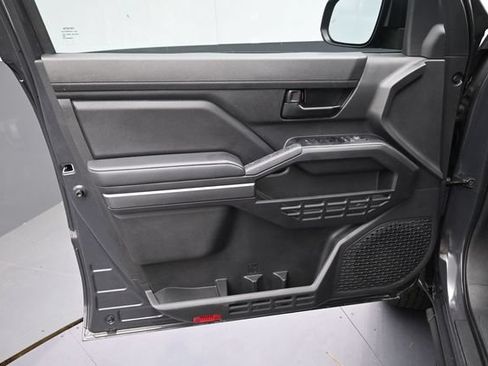 Used 2025 Toyota Tacoma SR5 AWD/4WD image 16