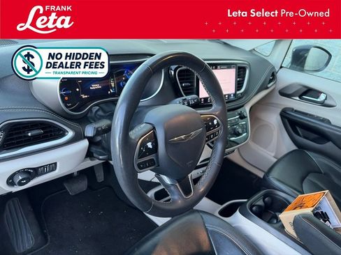 Used 2022 Chrysler Pacifica Touring-L FWD image 9