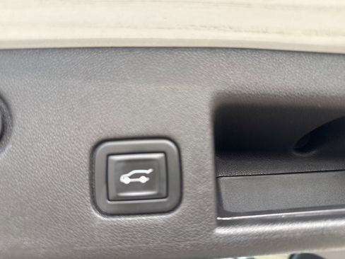 Used 2020 Chevrolet Equinox LT image 38