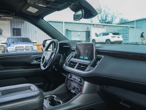 Used 2023 Chevrolet Suburban Premier image 10