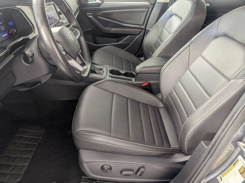 Used 2024 Volkswagen Jetta SE FWD image 12
