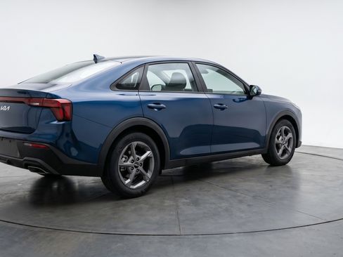 Used 2025 Kia K4 LXS image 9