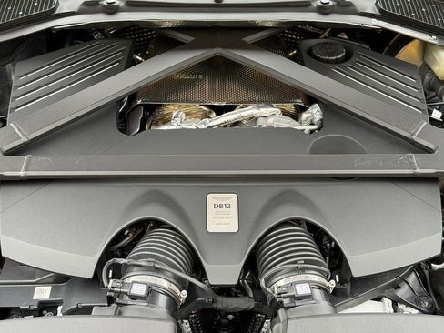 Used 2025 Aston Martin DB12 Coupe RWD image 18