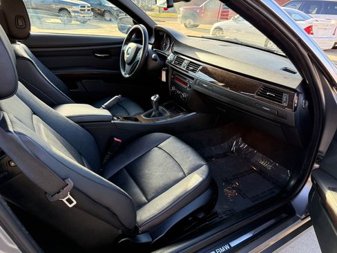 Used 2011 BMW 328i Convertible image 22