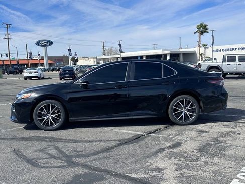 Used 2022 Toyota Camry SE w/ Carpet Mat Package (TMS) image 4