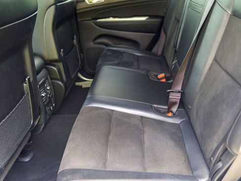 Used 2020 Jeep Grand Cherokee Altitude RWD image 24