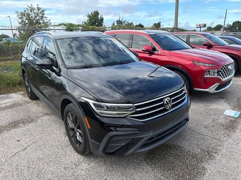 Used 2023 Volkswagen Tiguan SE FWD image 3