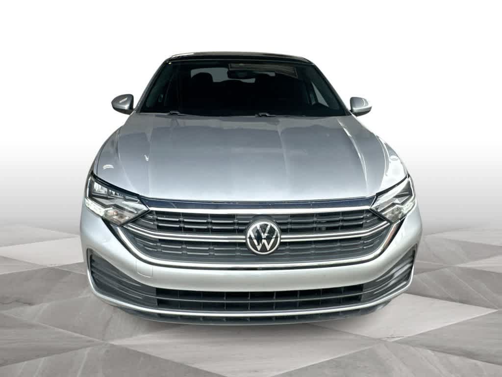 Used 2022 Volkswagen Jetta SE w/ Panoramic Sunroof Package FWD image 3