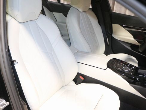 Used 2025 BMW 530i xDrive w/ Premium Package image 16