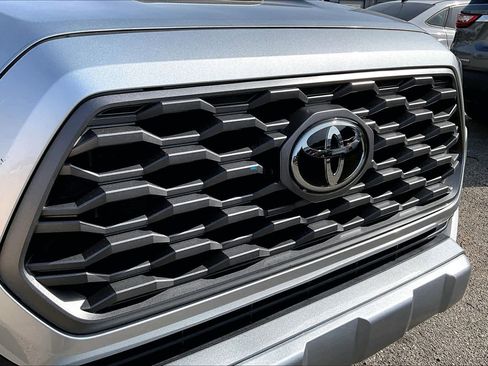 Used 2022 Toyota Tacoma TRD Sport w/ Technology Package image 32