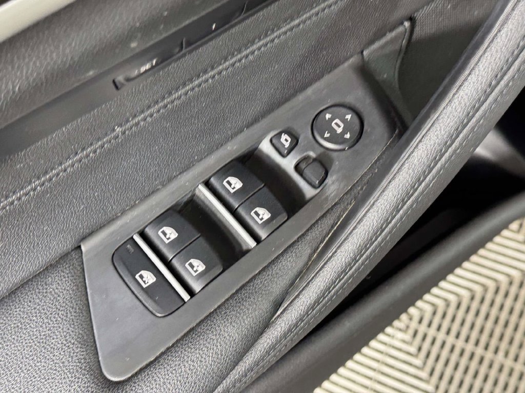 Used 2019 BMW 530i xDrive AWD/4WD image 17