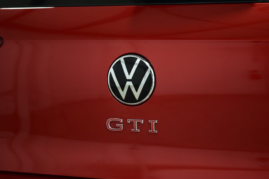Used 2024 Volkswagen GTI SE FWD image 22