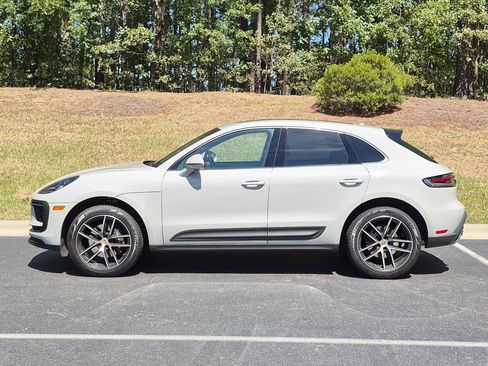 Certified 2024 Porsche Macan AWD/4WD image 2