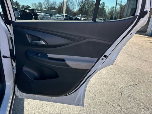 Used 2025 Buick Envista Avenir image 17