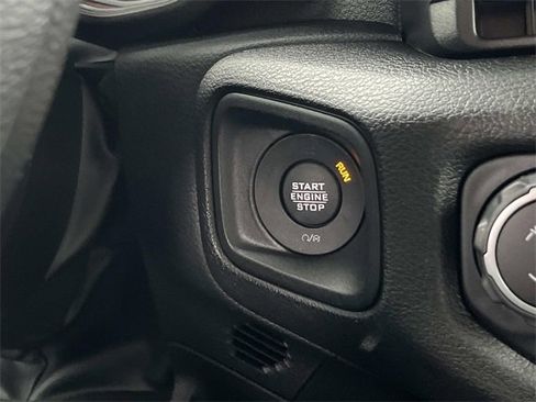 Used 2025 Jeep Gladiator Sport image 18