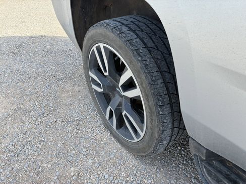 Used 2018 Chevrolet Tahoe LT w/ Luxury Package image 14