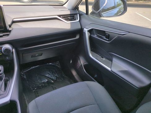 Used 2024 Toyota RAV4 LE FWD image 17