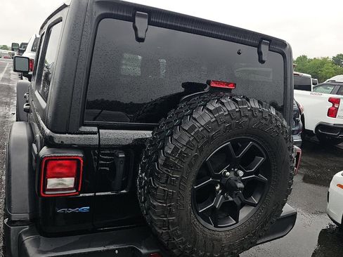 Used 2024 Jeep Wrangler Unlimited AWD/4WD image 5