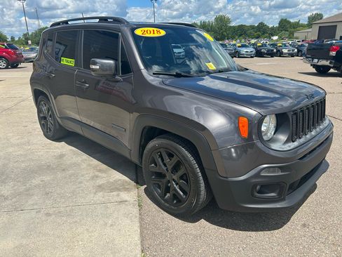 Used 2018 Jeep Renegade Altitude w/ Popular Equipment Group FWD image 5