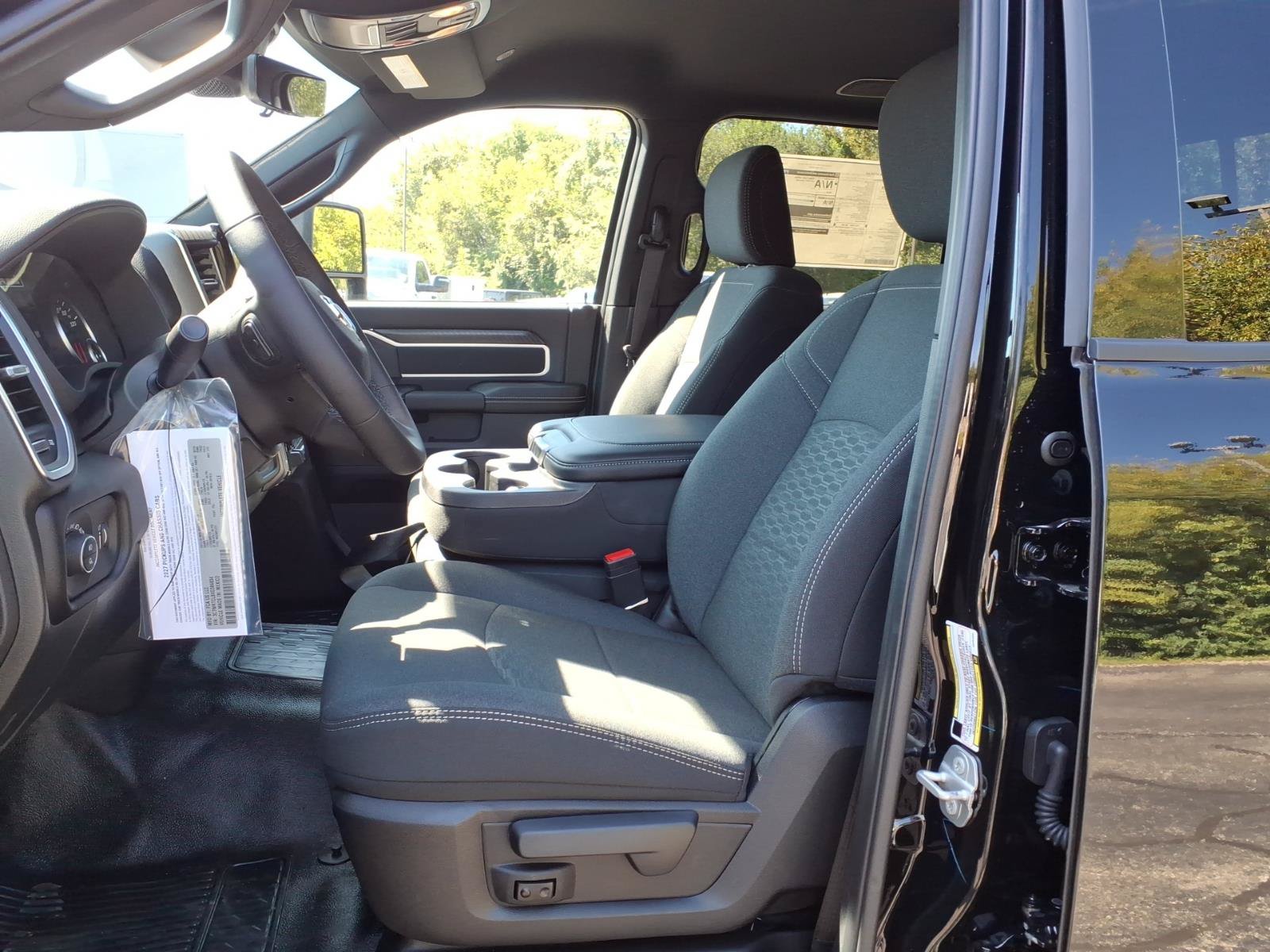 New 2027 RAM 3500 Big Horn AWD/4WD image 12