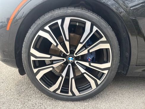 Used 2023 BMW X7 xDrive40i w/ M Sport Package AWD/4WD image 10