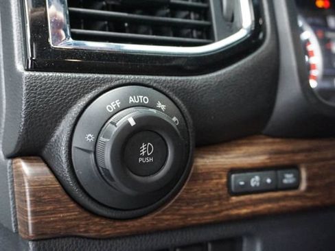 Used 2023 Nissan Titan Platinum Reserve w/ Moonroof Package AWD/4WD image 11