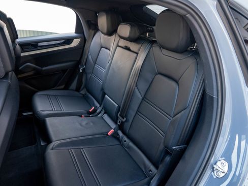 Certified 2024 Porsche Cayenne Coupe image 28