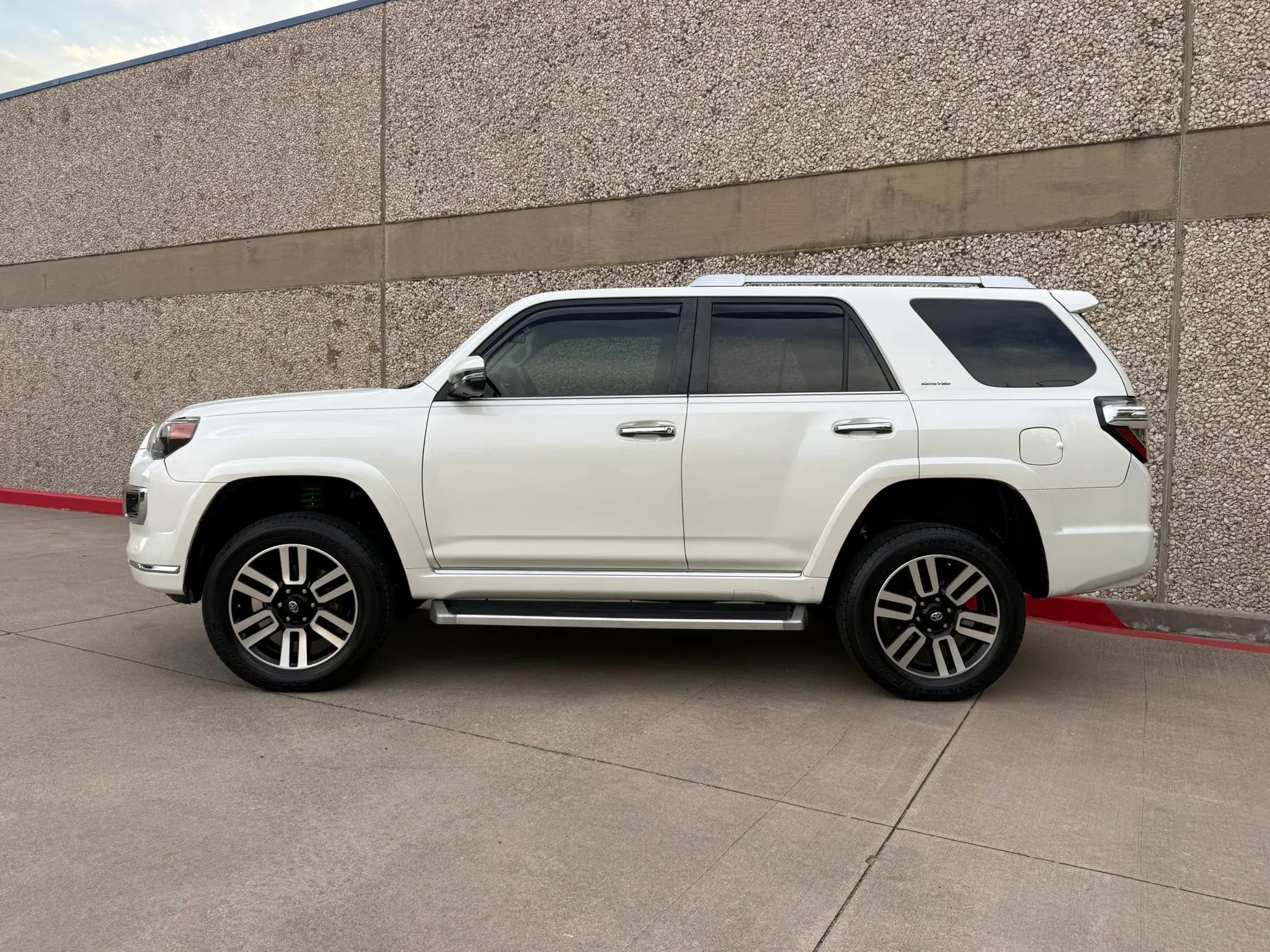 Used 2018 Toyota 4Runner Limited AWD/4WD image 3