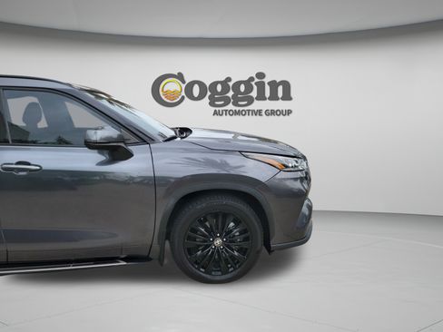 Used 2021 Toyota Highlander Platinum AWD/4WD image 30