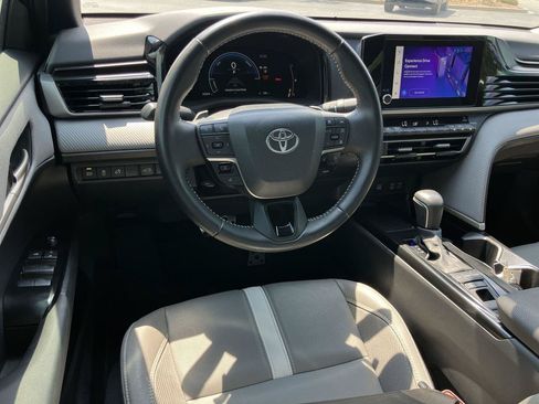 Used 2025 Toyota Camry SE w/ Convenience Package FWD image 15