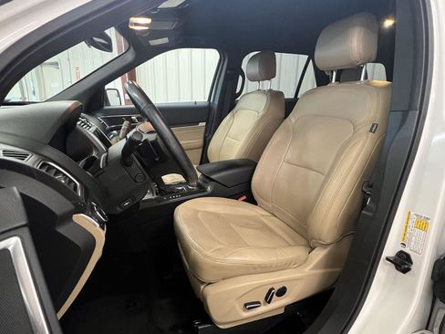 Used 2016 Ford Explorer Limited image 3