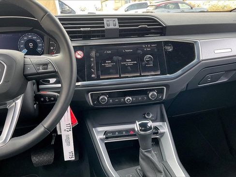 Used 2025 Audi Q3 2.0T Premium image 6